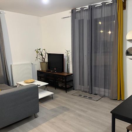 Villejuif - Metro Leo Lagrange - 2 Pieces Avec Balcon Luaran gambar