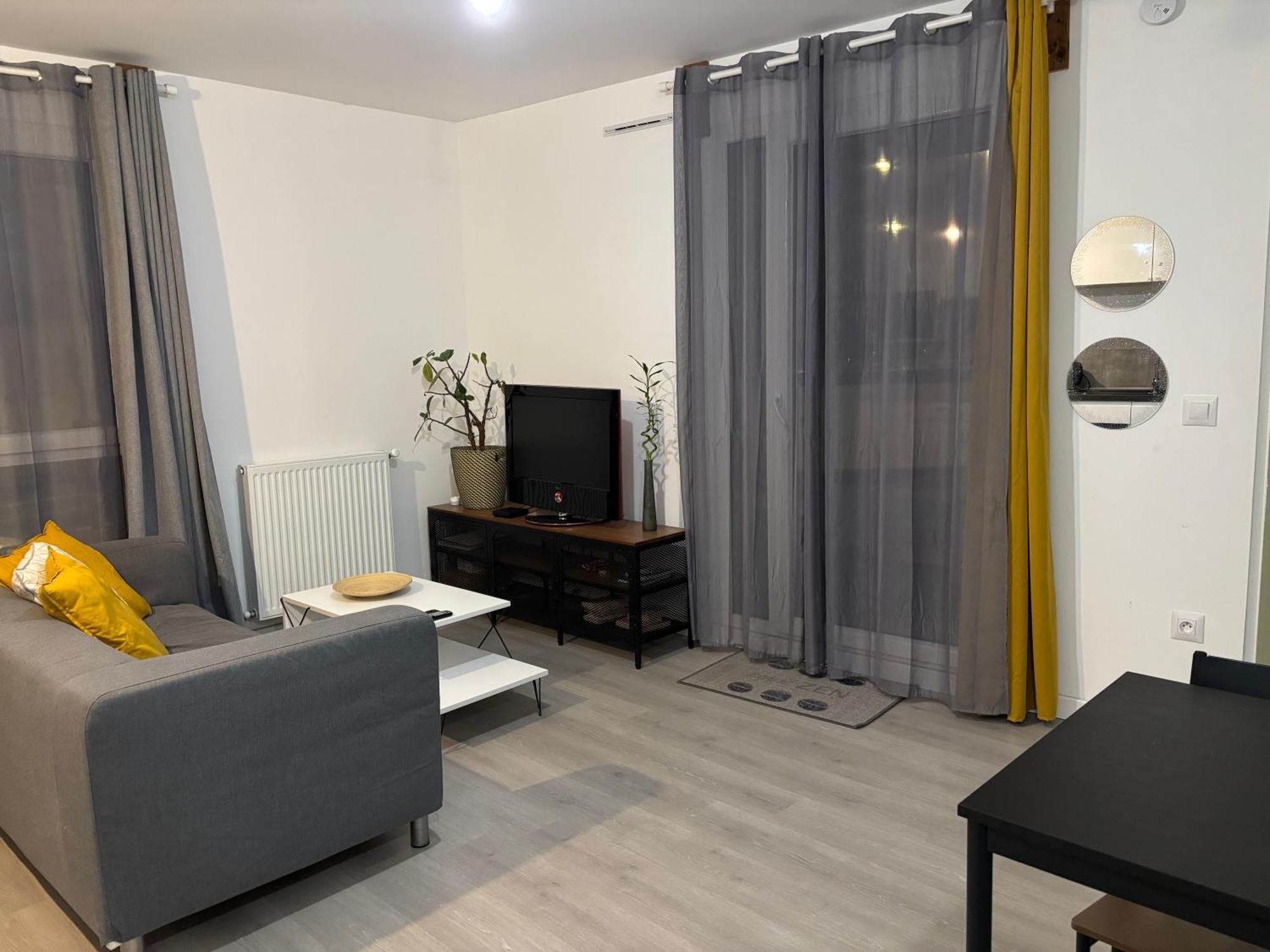 Villejuif - Metro Leo Lagrange - 2 Pieces Avec Balcon Luaran gambar