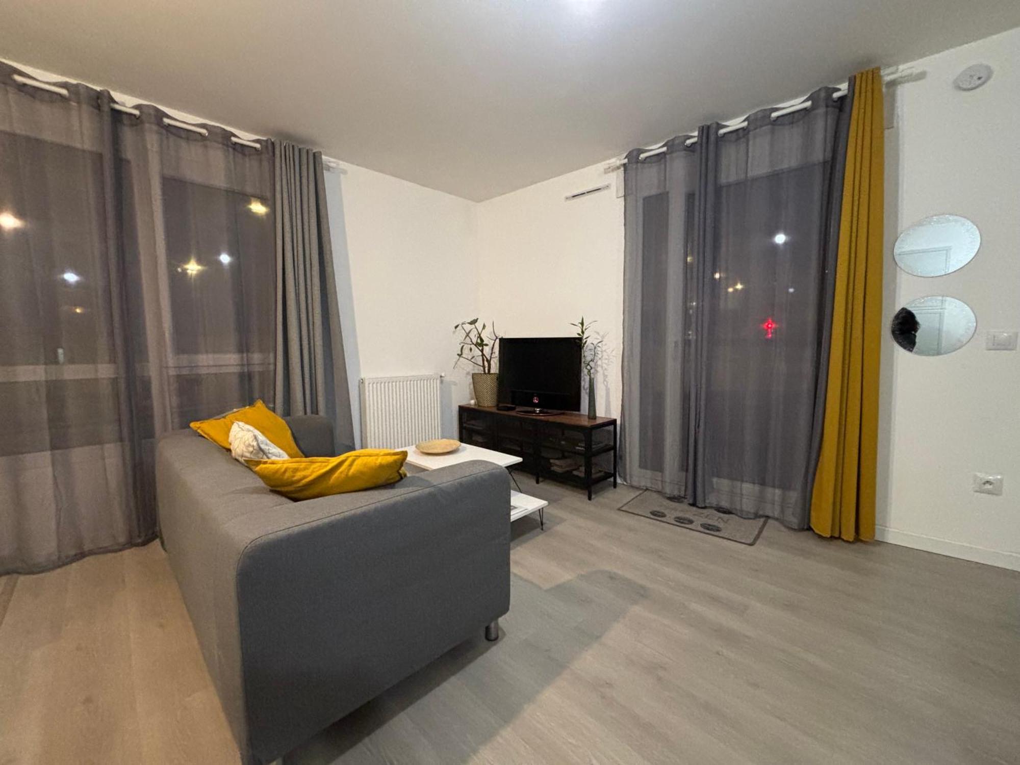 Villejuif - Metro Leo Lagrange - 2 Pieces Avec Balcon Luaran gambar